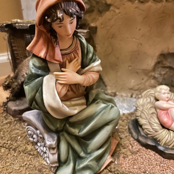 Sams Club Brand Lg. Christmas Porcelain Manger Scene w/instructions 11 piece set - Picture 12 of 16